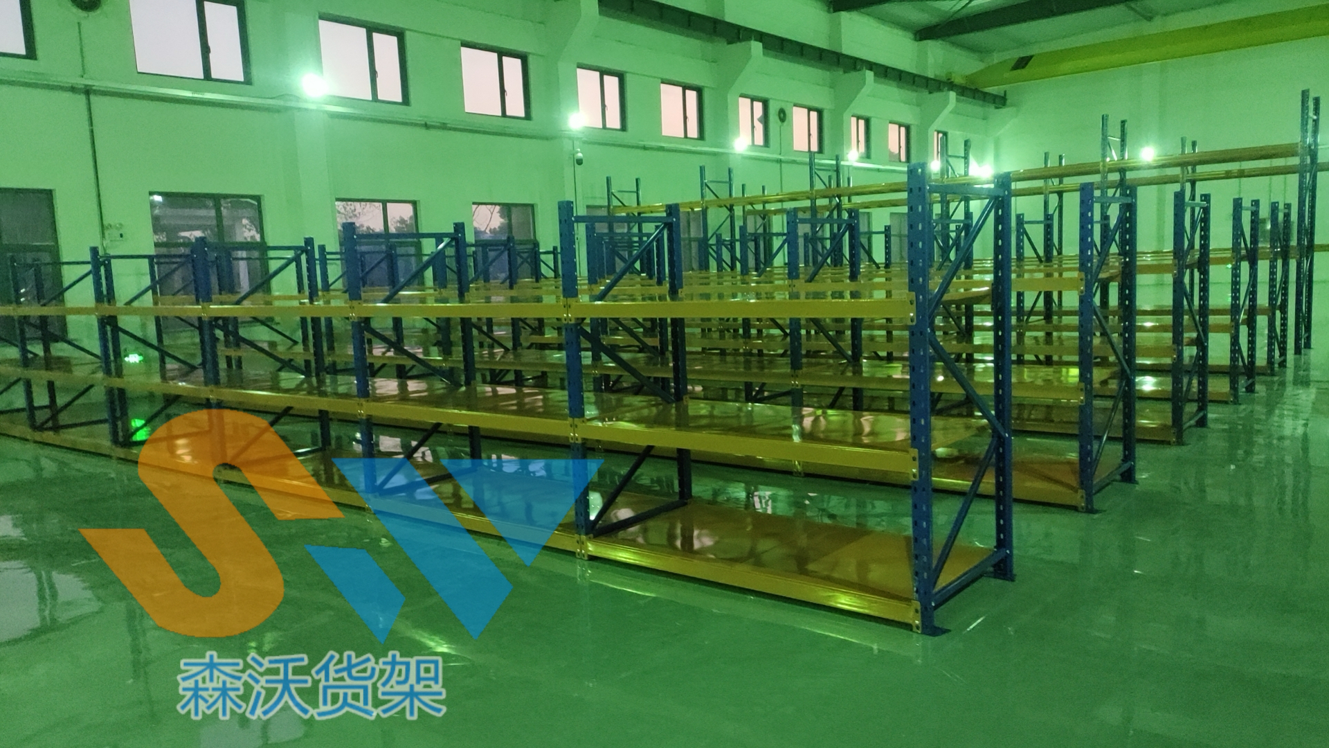 森沃倉(cāng)儲(chǔ)和某制造企業(yè)懸臂貨架、層板貨架和重型貨架項(xiàng)目安裝完畢